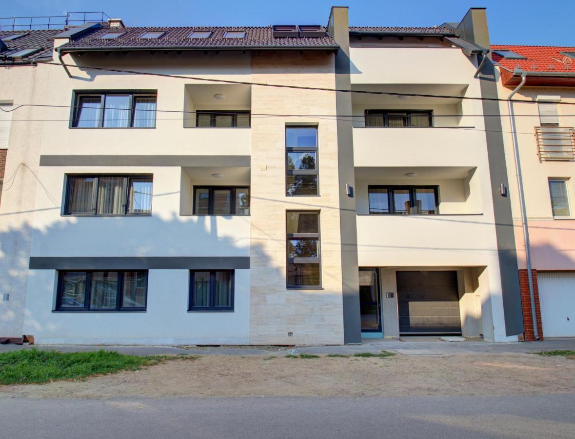 Ferienwohnung Hajnal Apartman Szegedin Exterior foto