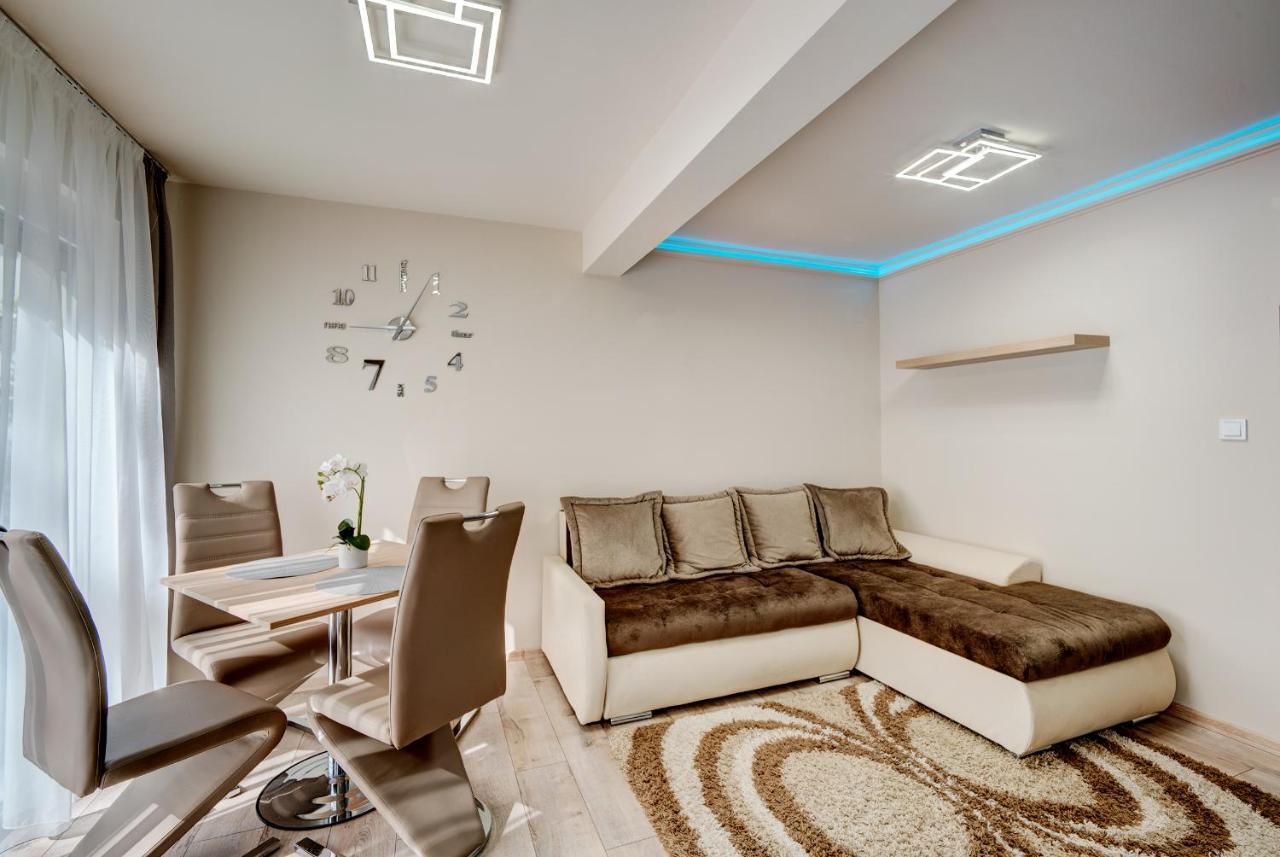 Ferienwohnung Hajnal Apartman Szegedin Exterior foto