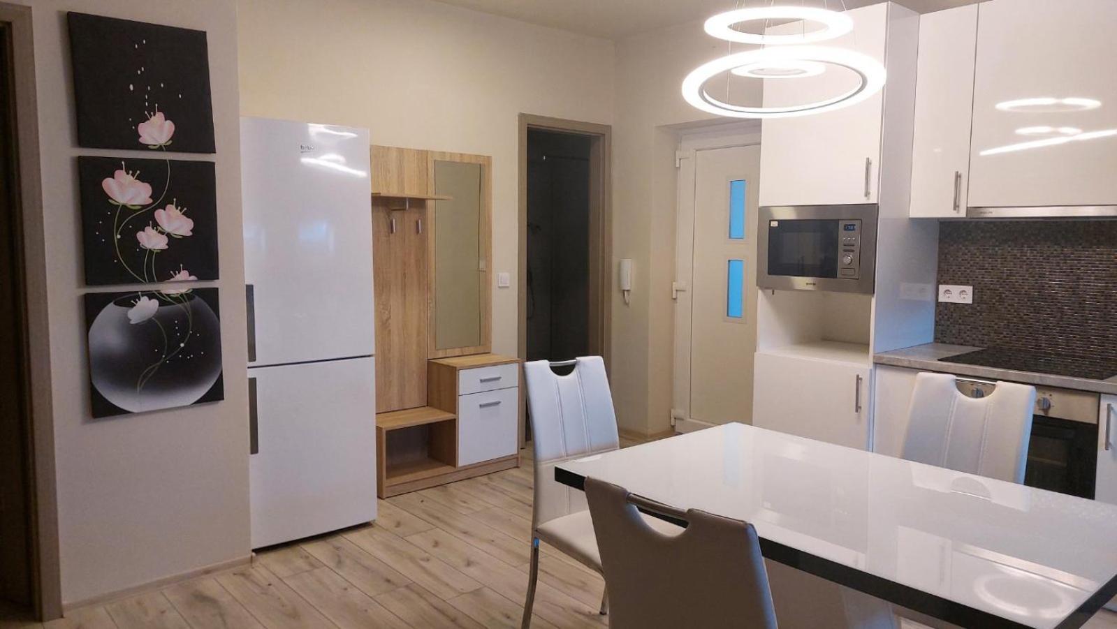 Ferienwohnung Hajnal Apartman Szegedin Exterior foto